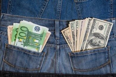 different currency in two different pockets