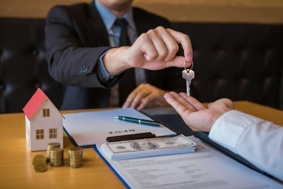 Do Landlords Need Business Use Car Insurance When Traveling to Properties?