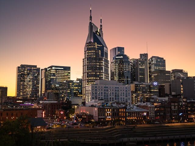 photo cityscape of nashville tennessee at dawn