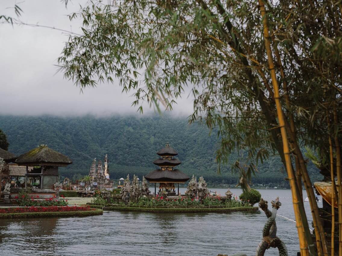 ulun danu beratan temple.Life-changing Solo Trip Ideas