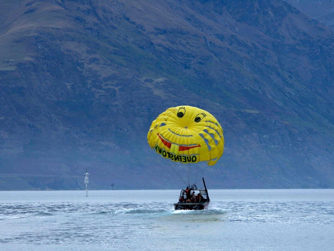 parachute pulled by motorboat